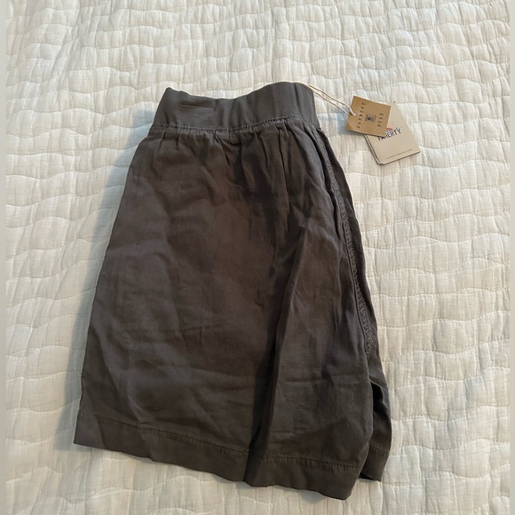 FAHERTY arlie day short in surplus green - Picture 5 of 5